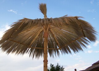 Bambuszvázas napernyő